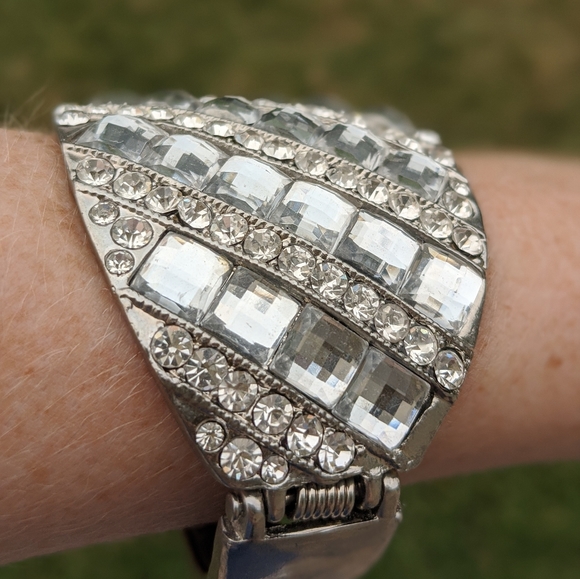 💕Host Pick💕 Bling Cocktail Bracket Bracelet - Picture 4 of 9